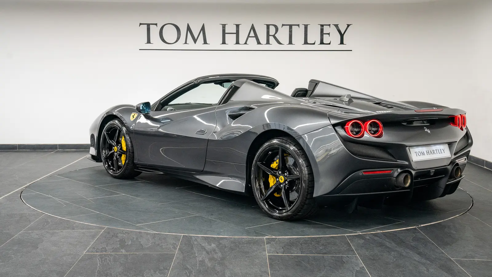 2022 Ferrari F8 Spider, 6/19