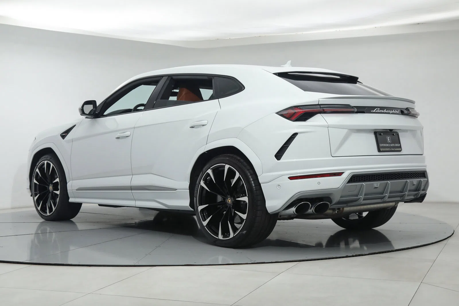2020 Lamborghini Urus, rear three-quarter view