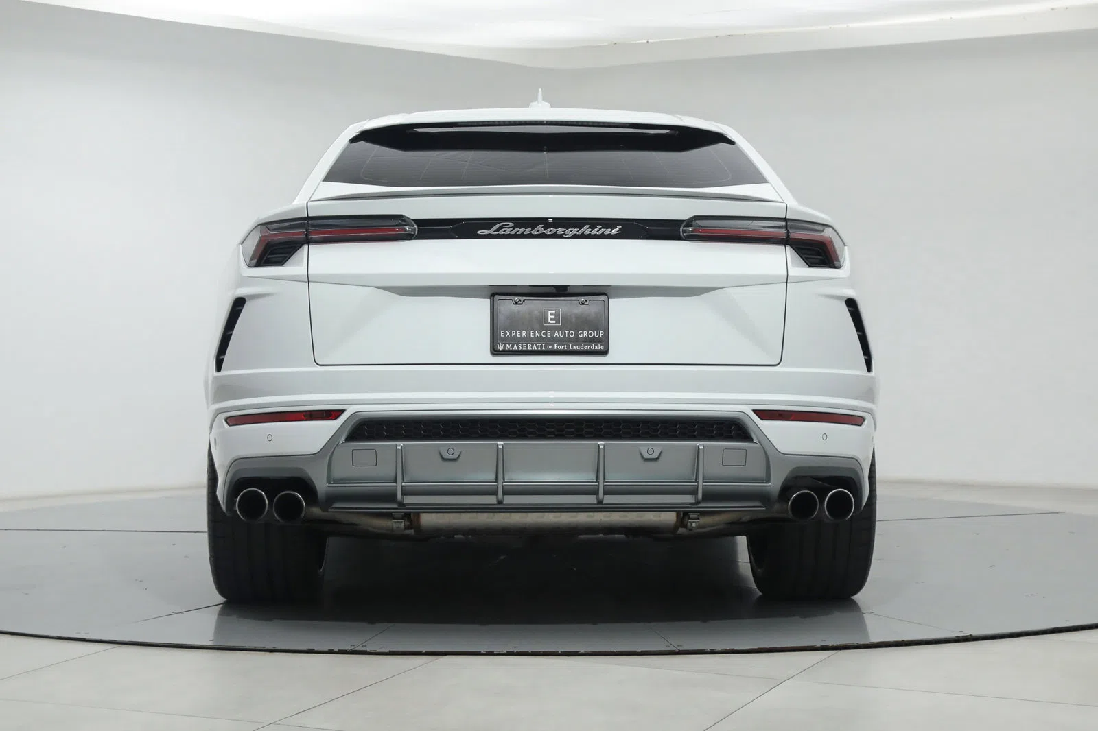 2020 Lamborghini Urus, rear three-quarter view