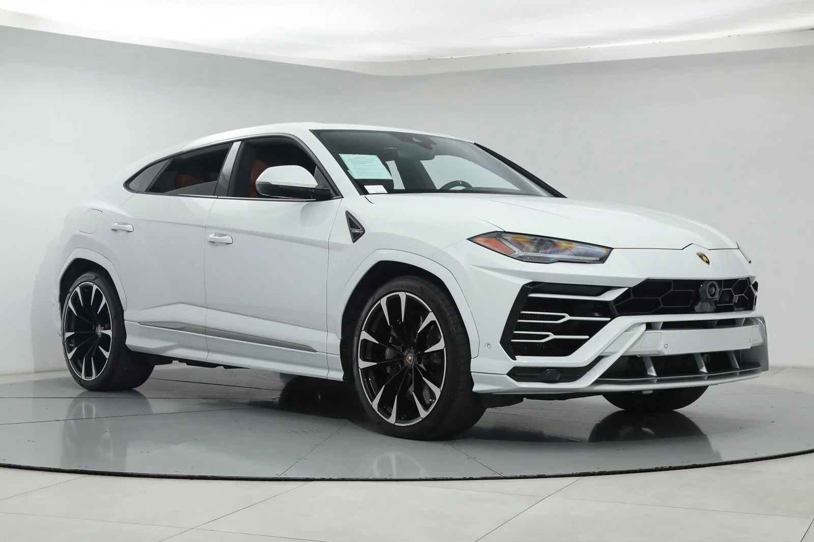 2020 Lamborghini Urus for sale, front three-quarter view