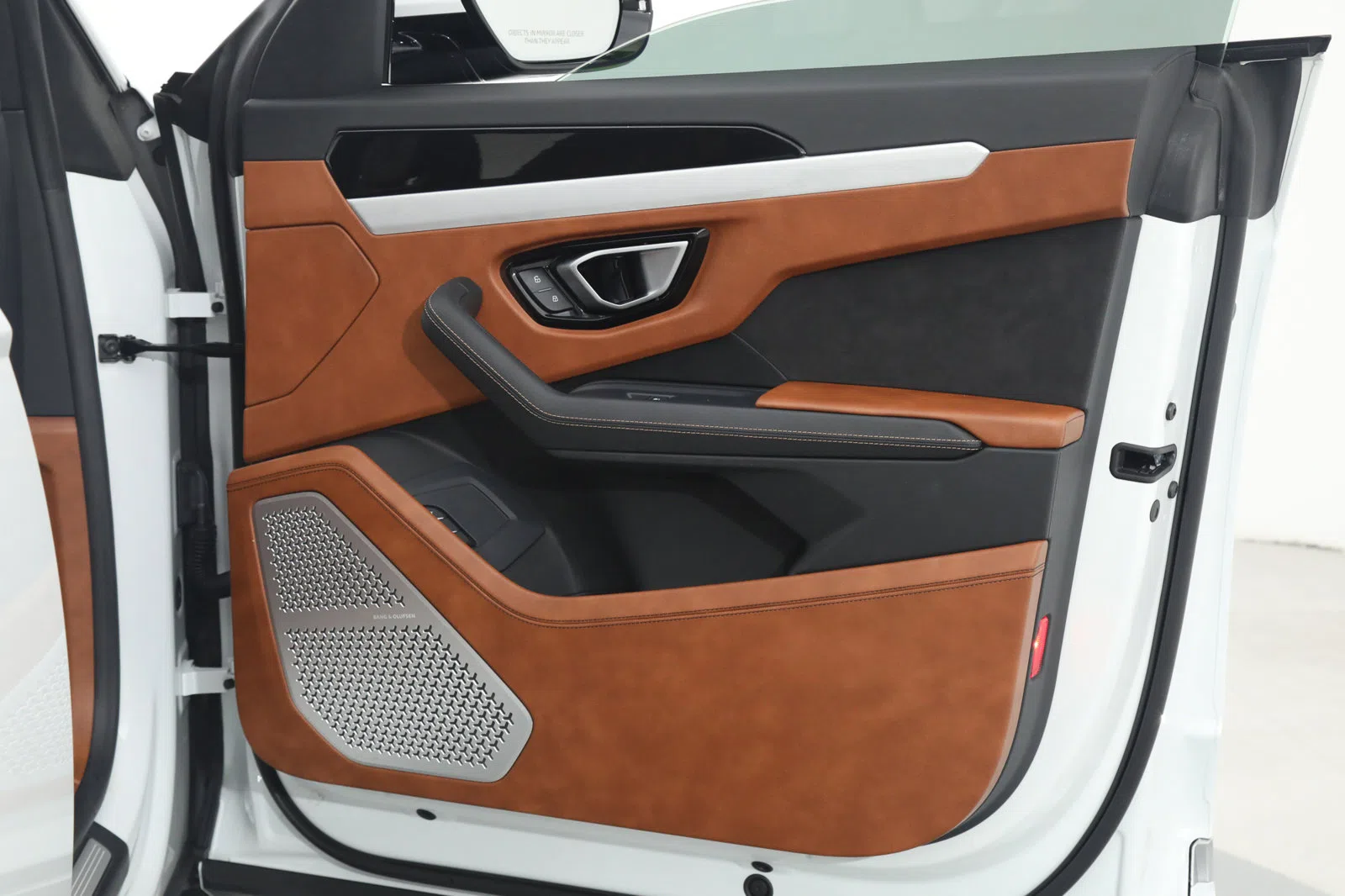2020 Lamborghini Urus interior, door panel