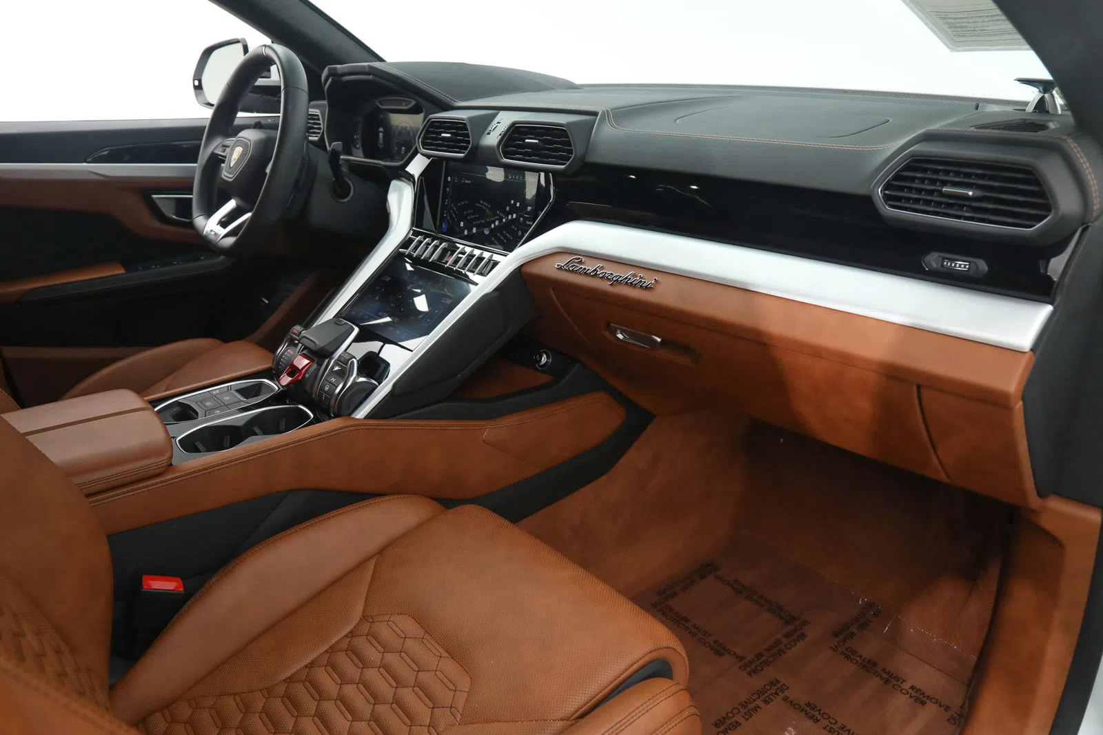 2020 Lamborghini Urus interior
