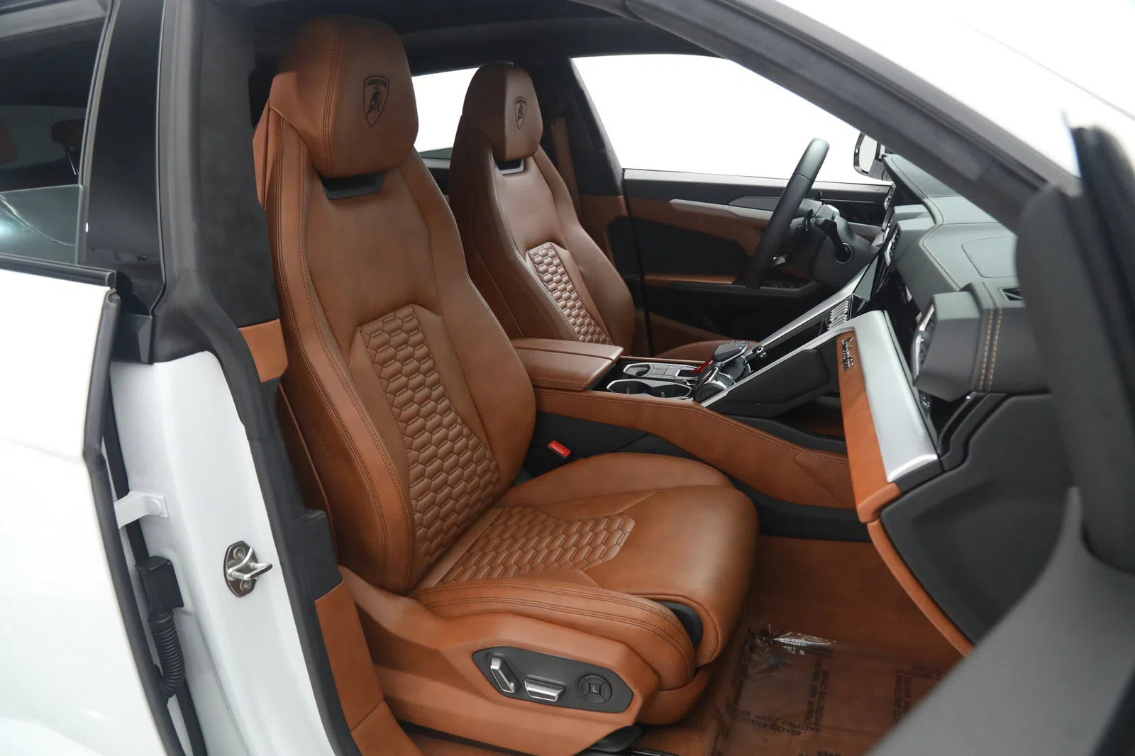 2020 Lamborghini Urus interior, seats