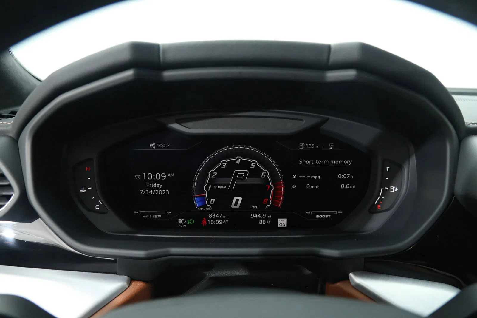 2020 Lamborghini Urus interior
