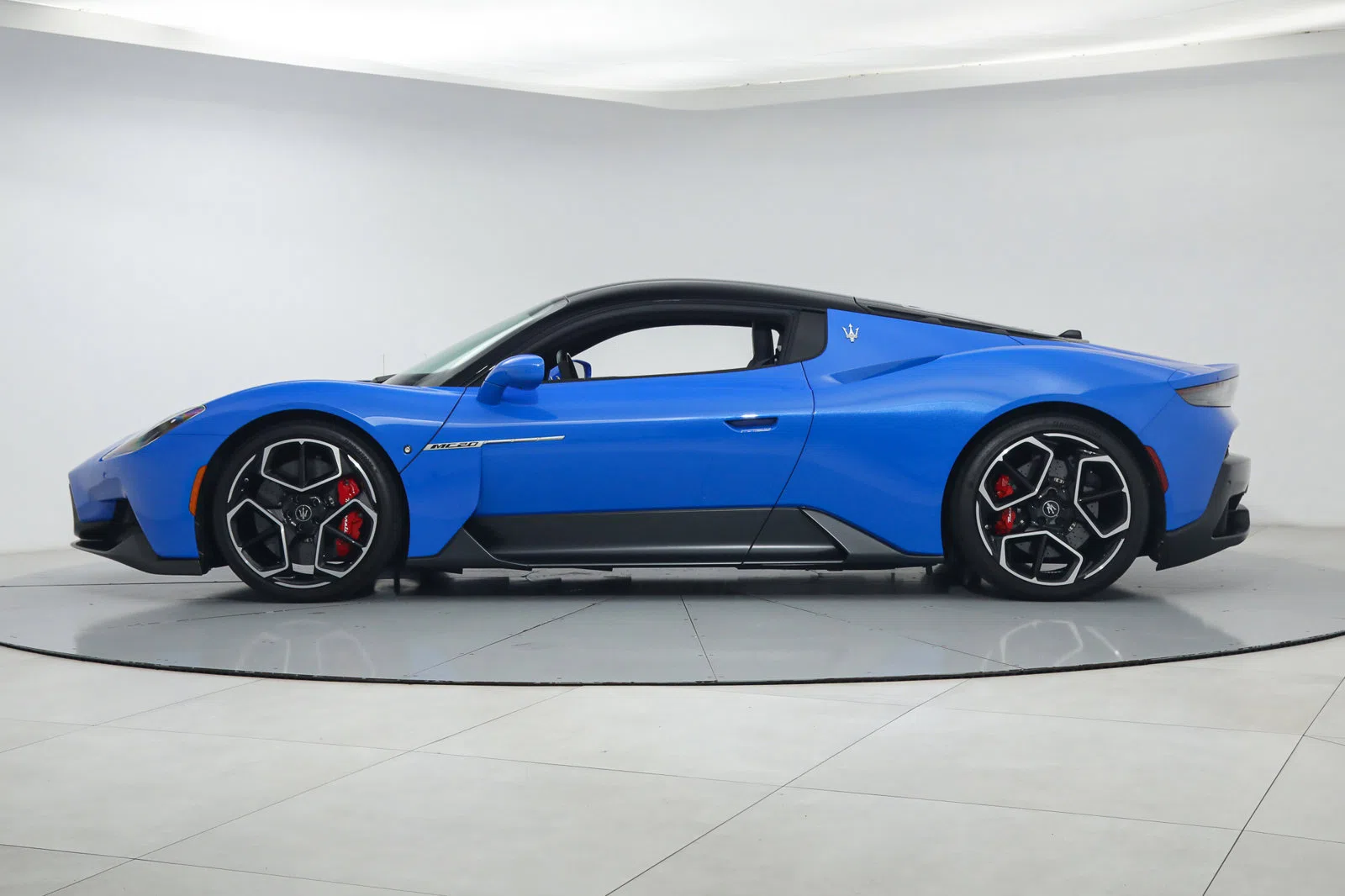 2022 Maserati MC20, side profile