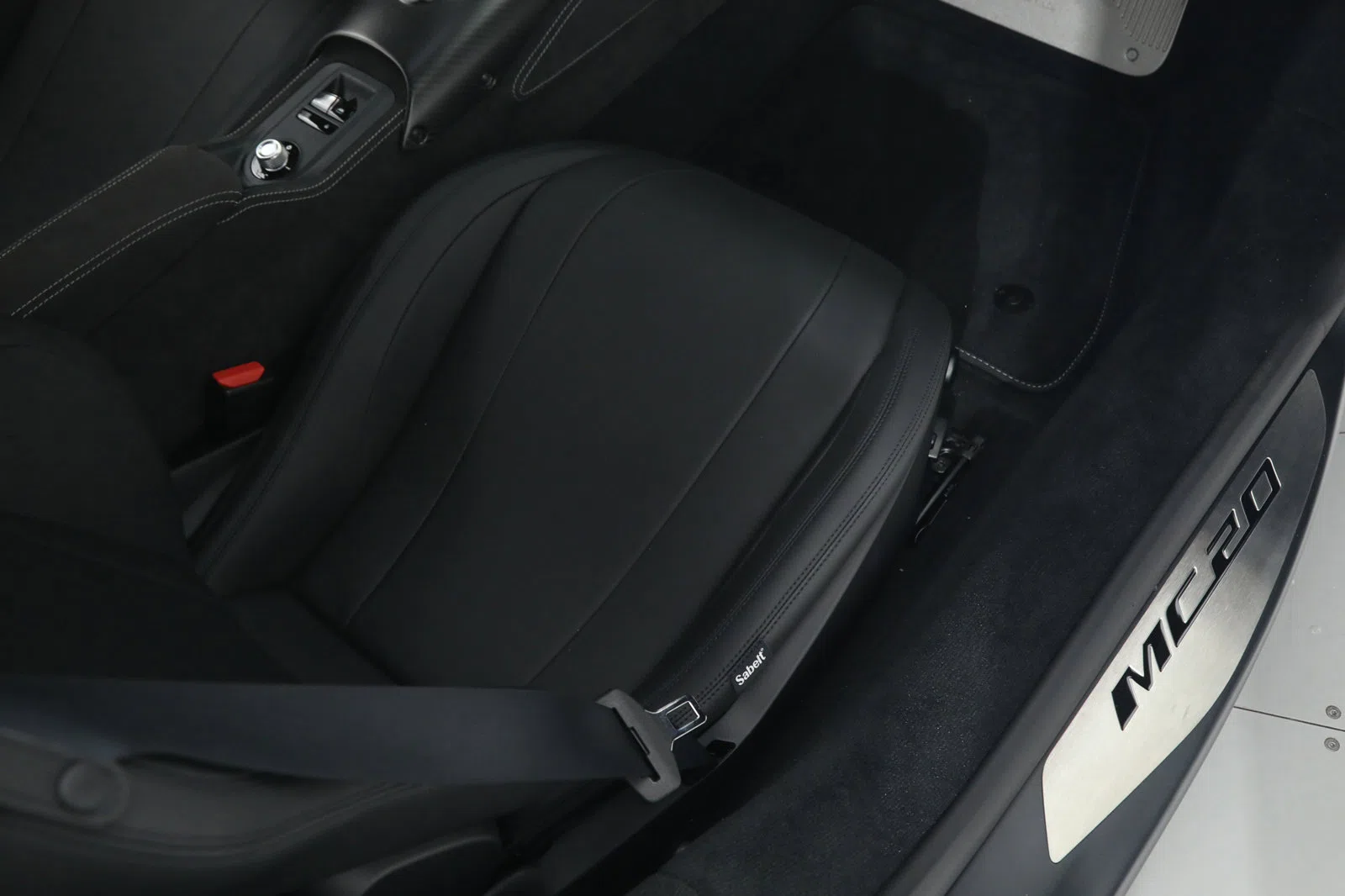 2022 Maserati MC20 interior