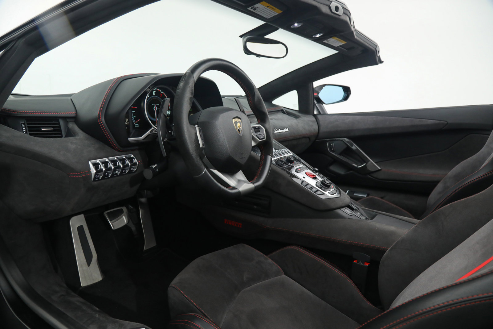 2016 Lamborghini Aventador LP 700-4 Roadster, 4/17