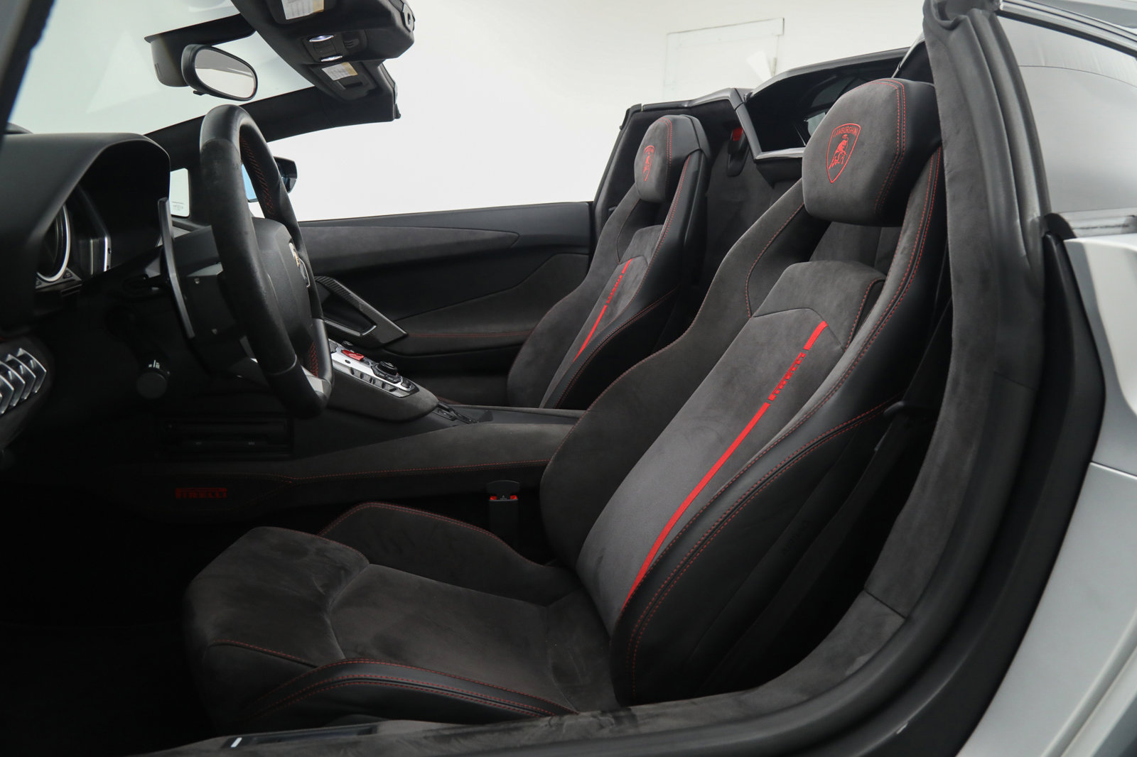 2016 Lamborghini Aventador LP 700-4 Roadster, 5/17