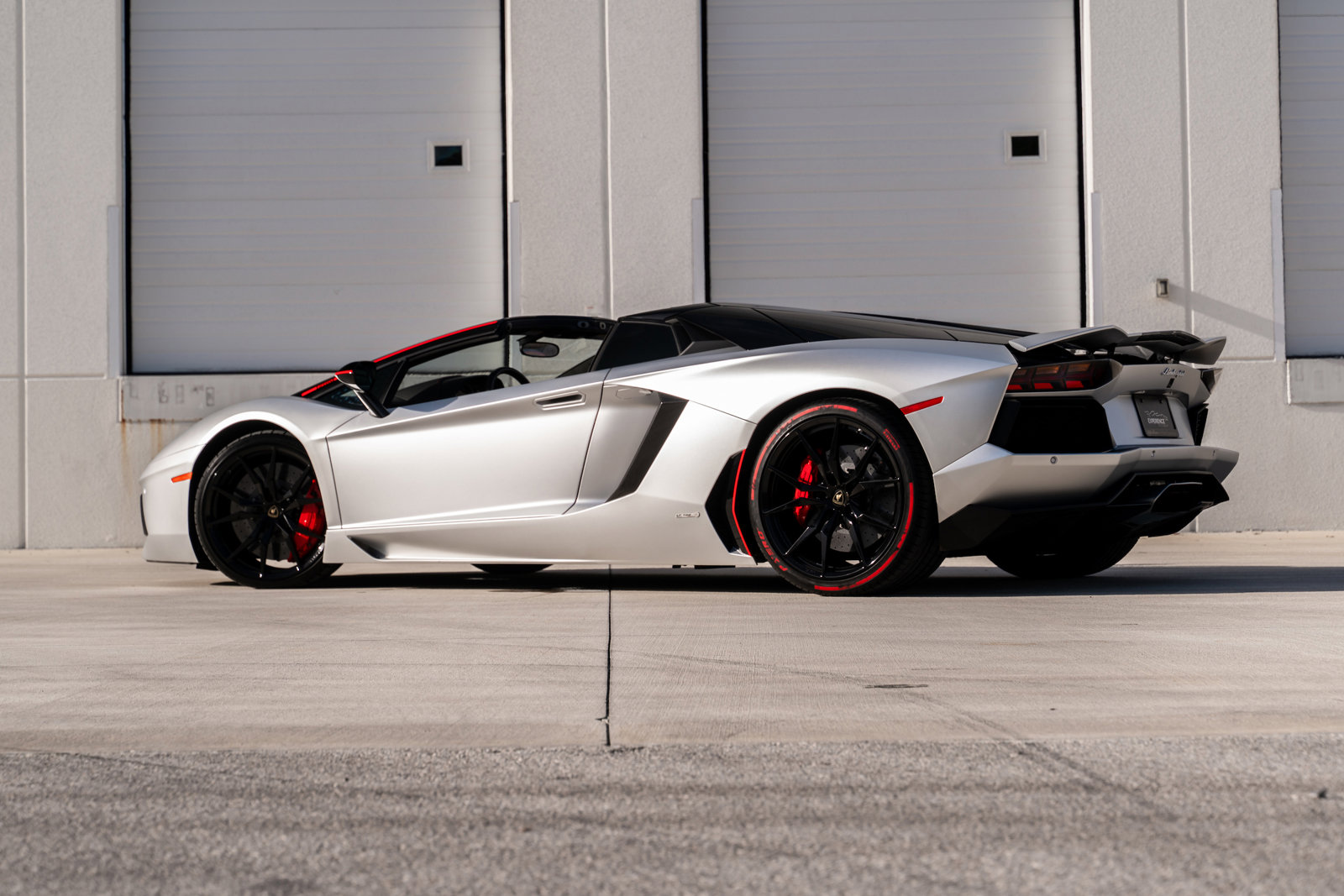 2016 Lamborghini Aventador LP 700-4 Roadster, 16/17
