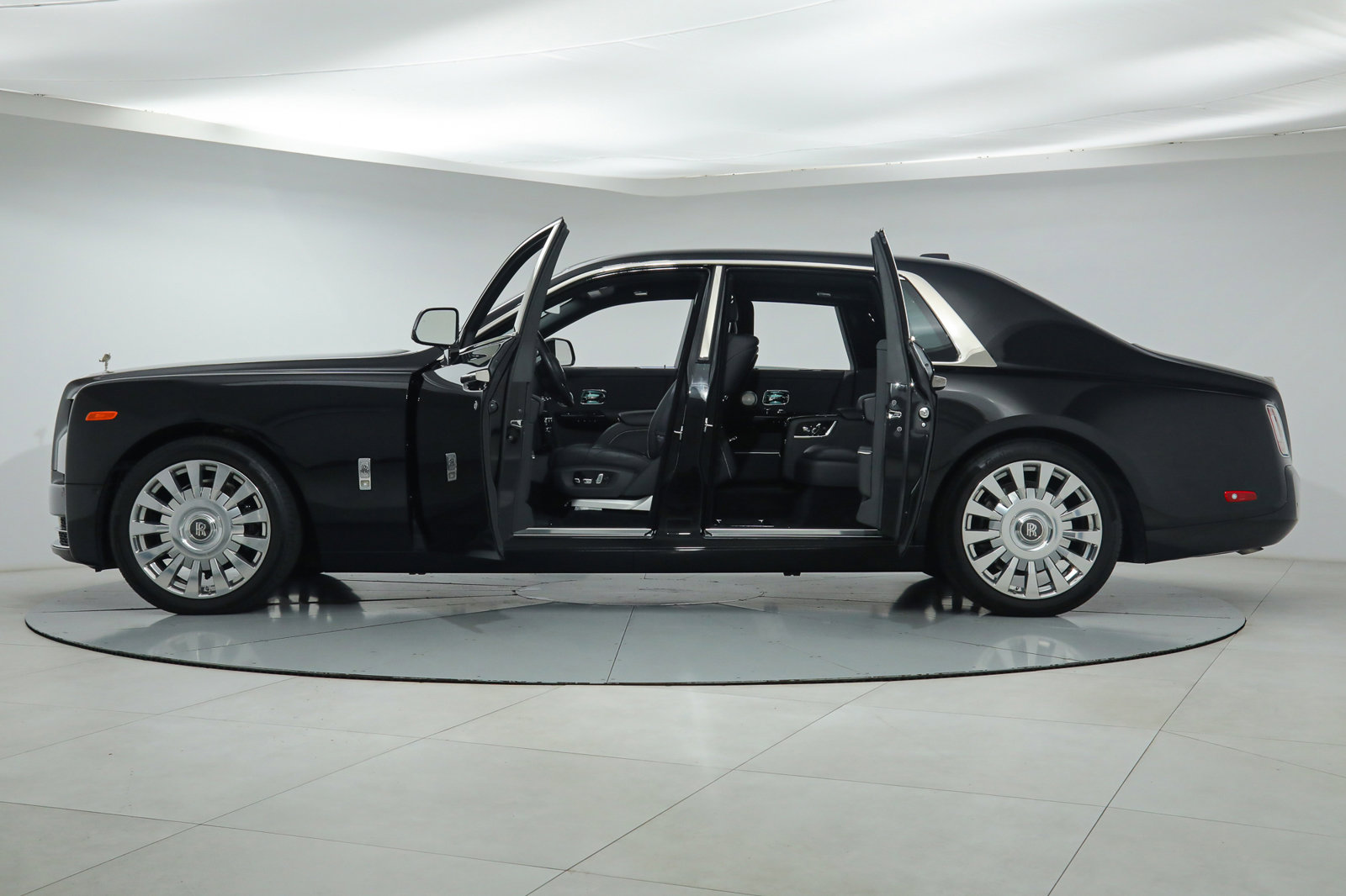 2022 Rolls-Royce Phantom