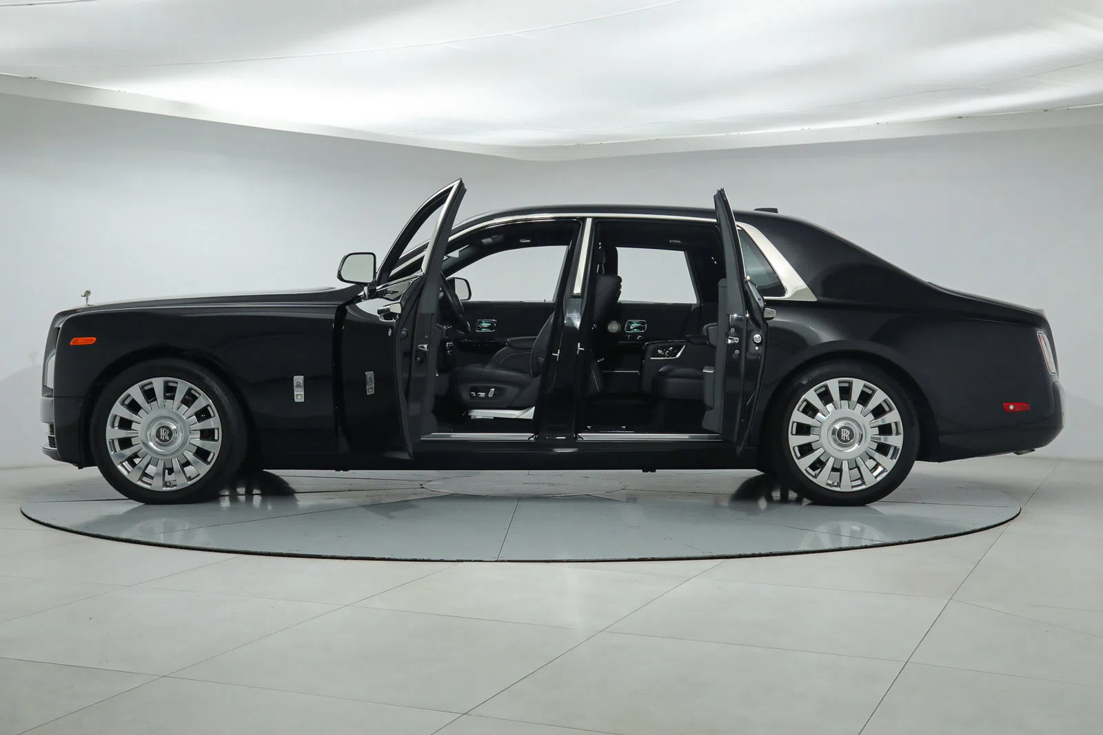 2022 Rolls-Royce Phantom