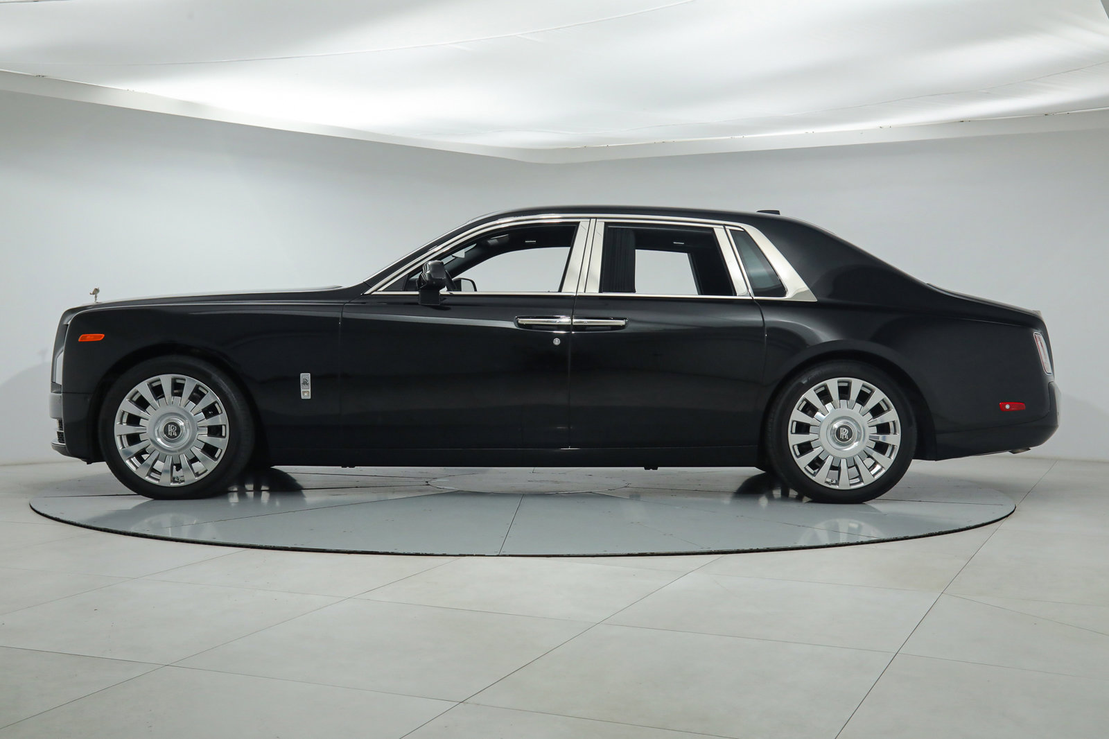 2022 Rolls-Royce Phantom, 2/19