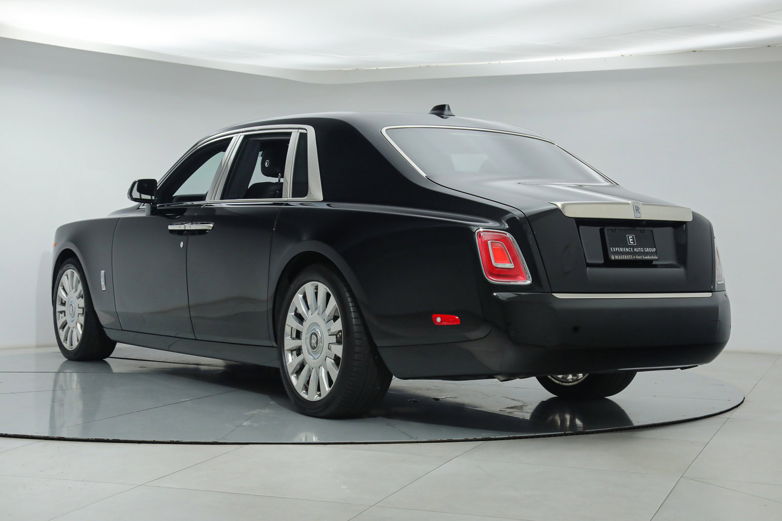 2022 Rolls-Royce Phantom, 3/19