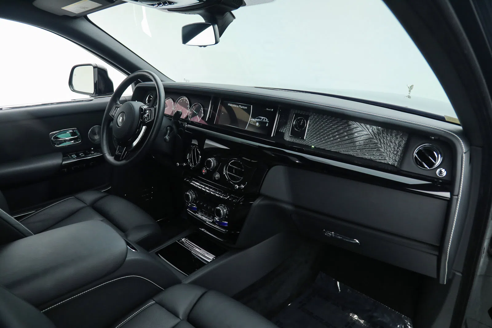 2022 Rolls-Royce Phantom interior