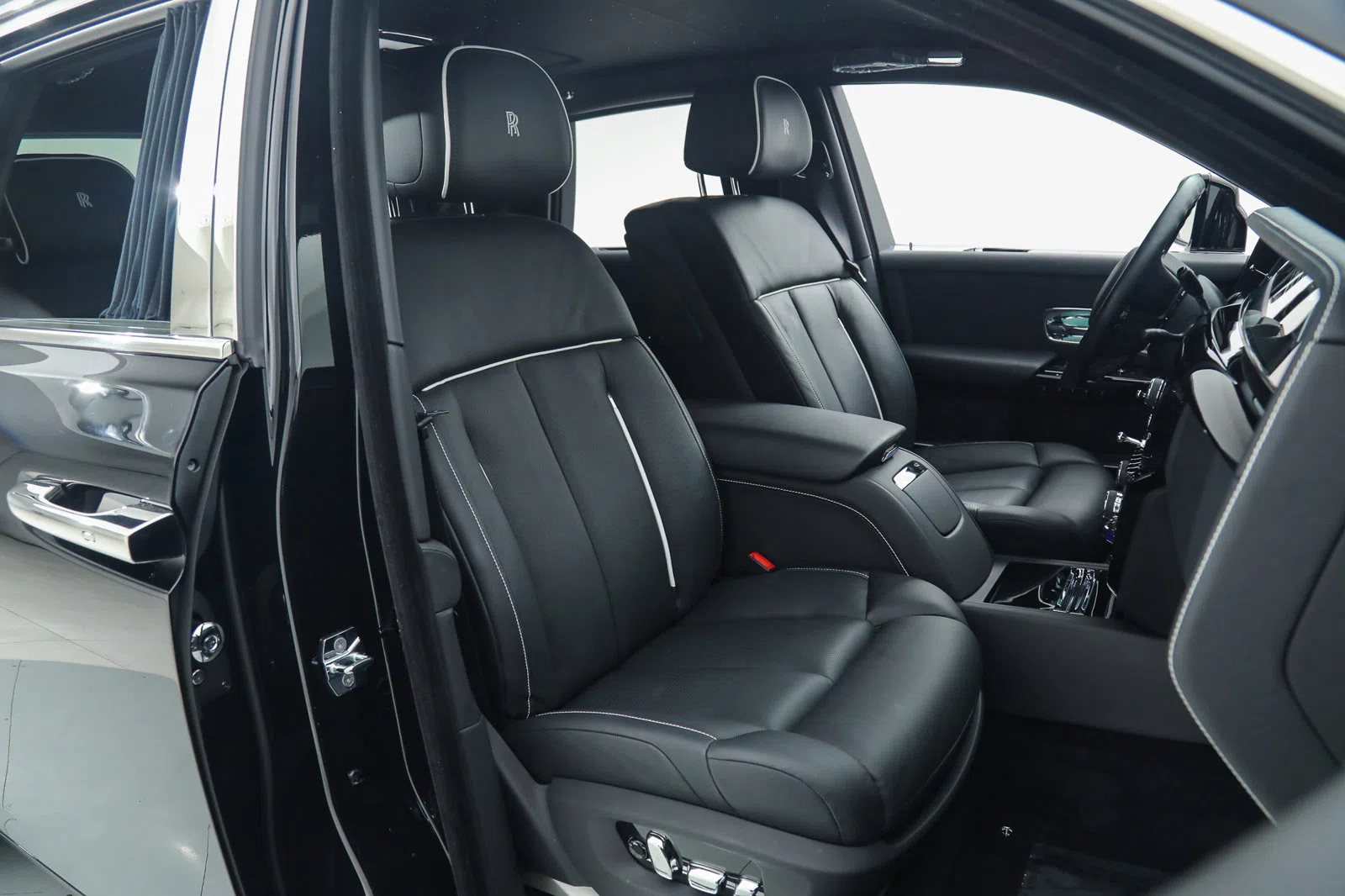 2022 Rolls-Royce Phantom interior, seats