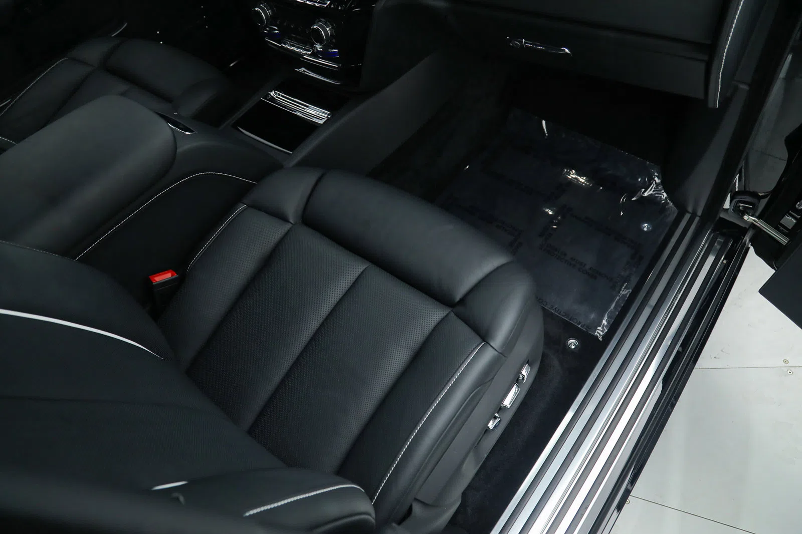 2022 Rolls-Royce Phantom interior, seats