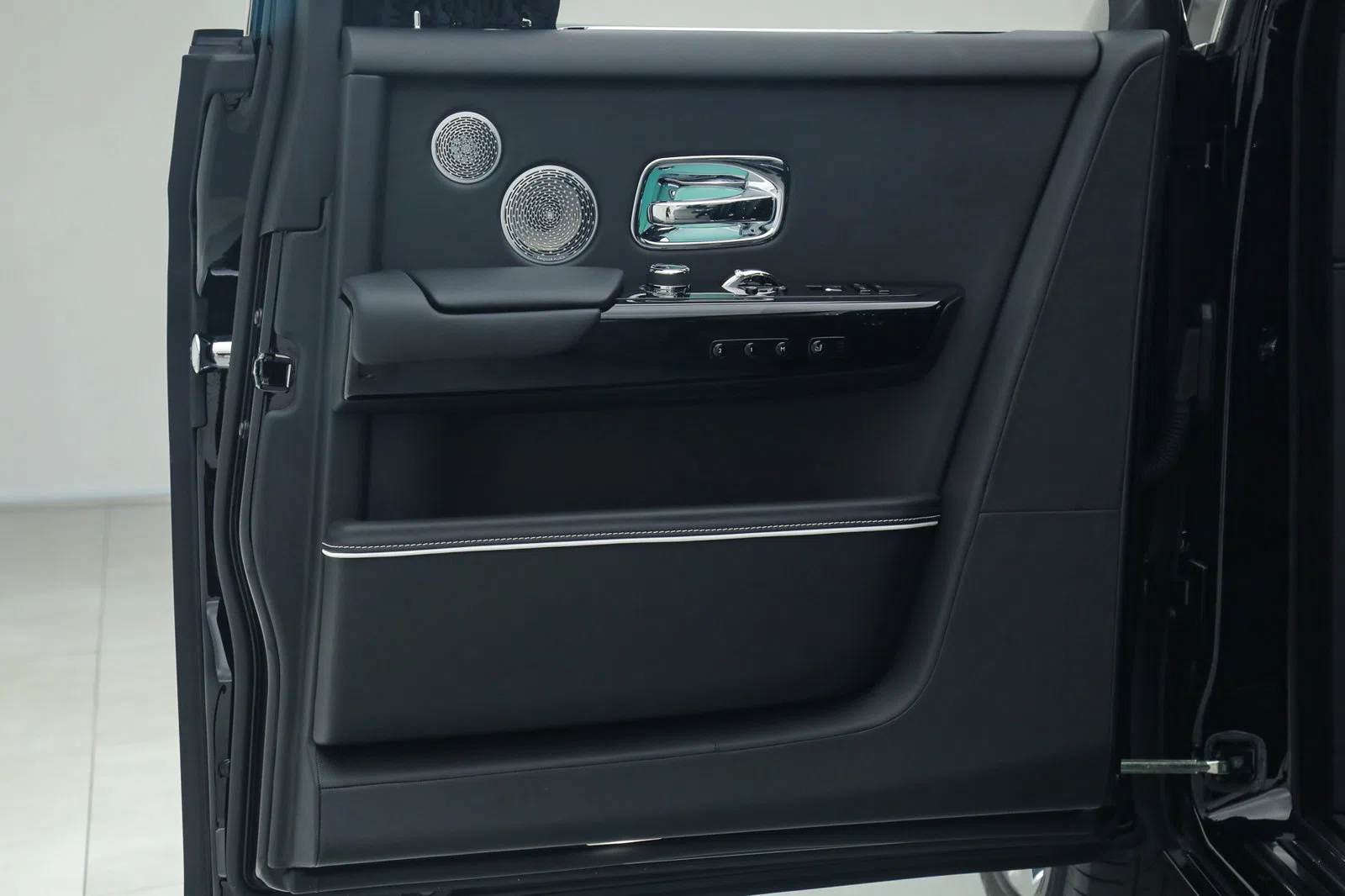 2022 Rolls-Royce Phantom interior, door panel