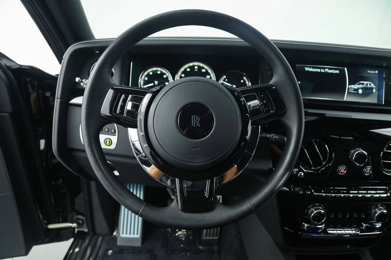 2022 Rolls-Royce Phantom interior