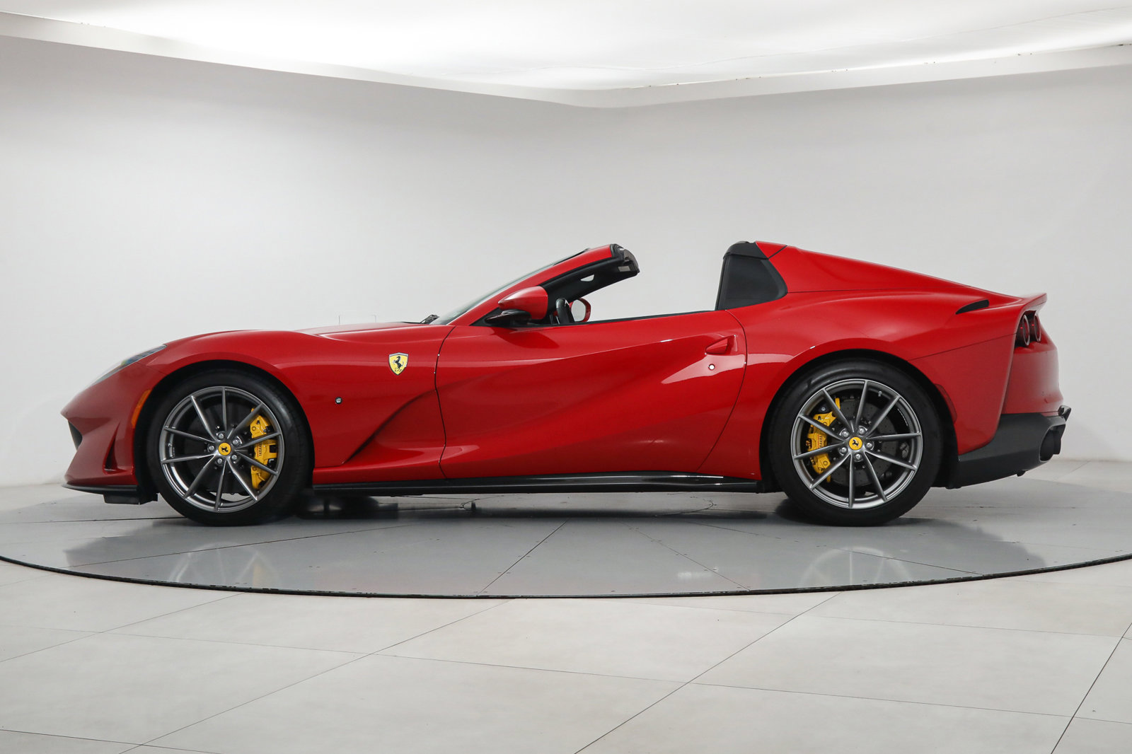 2022 Ferrari 812 GTS, 2/18