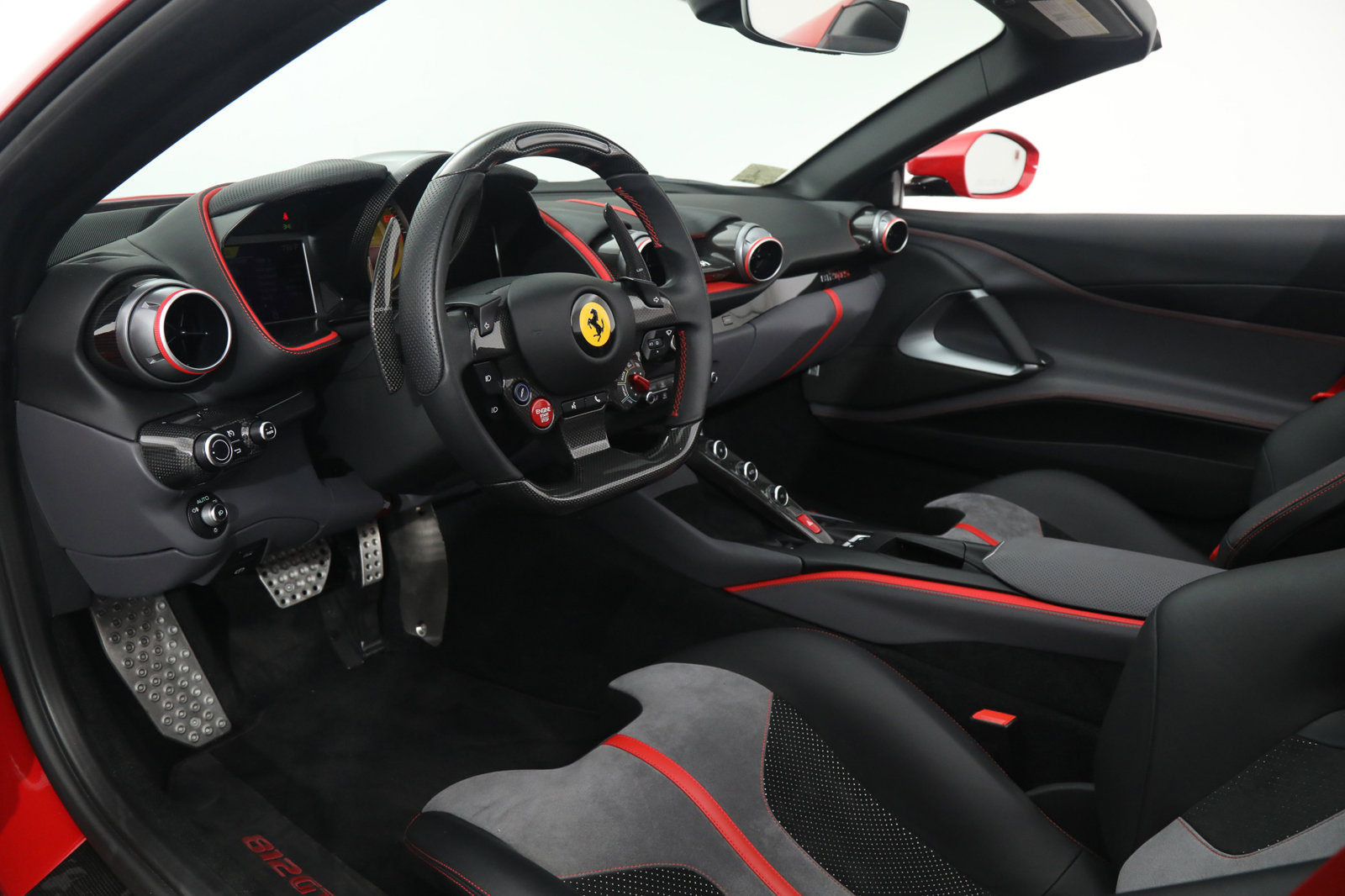 2022 Ferrari 812 GTS, 3/18