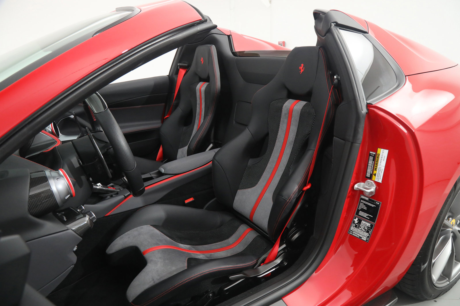 2022 Ferrari 812 GTS, 4/18