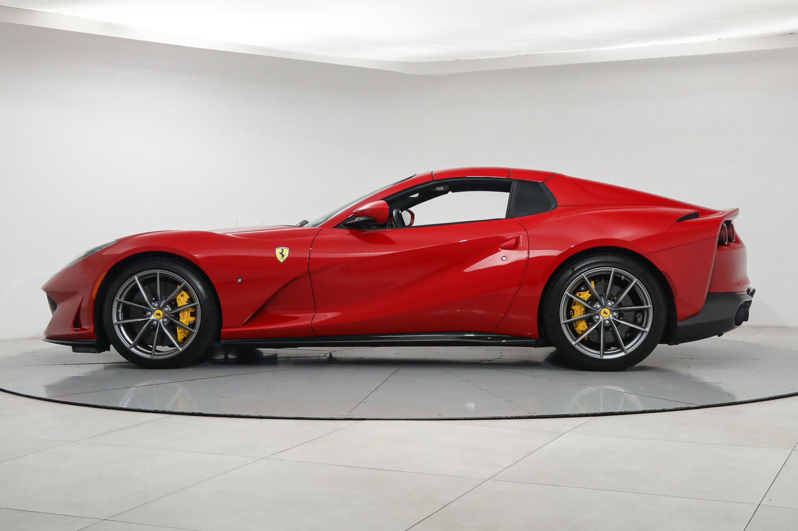 2022 Ferrari 812 GTS, 6/18