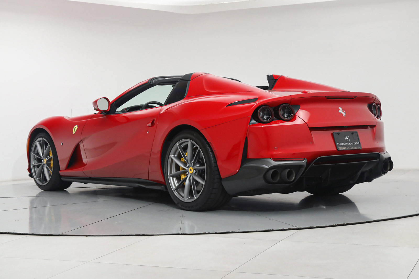 2022 Ferrari 812 GTS, 7/18