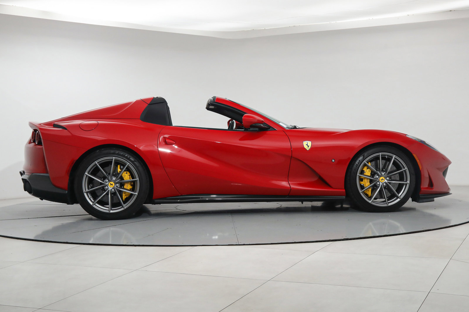 2022 Ferrari 812 GTS, 9/18