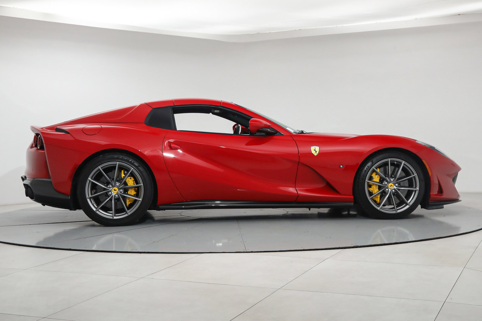 2022 Ferrari 812 GTS, 10/18