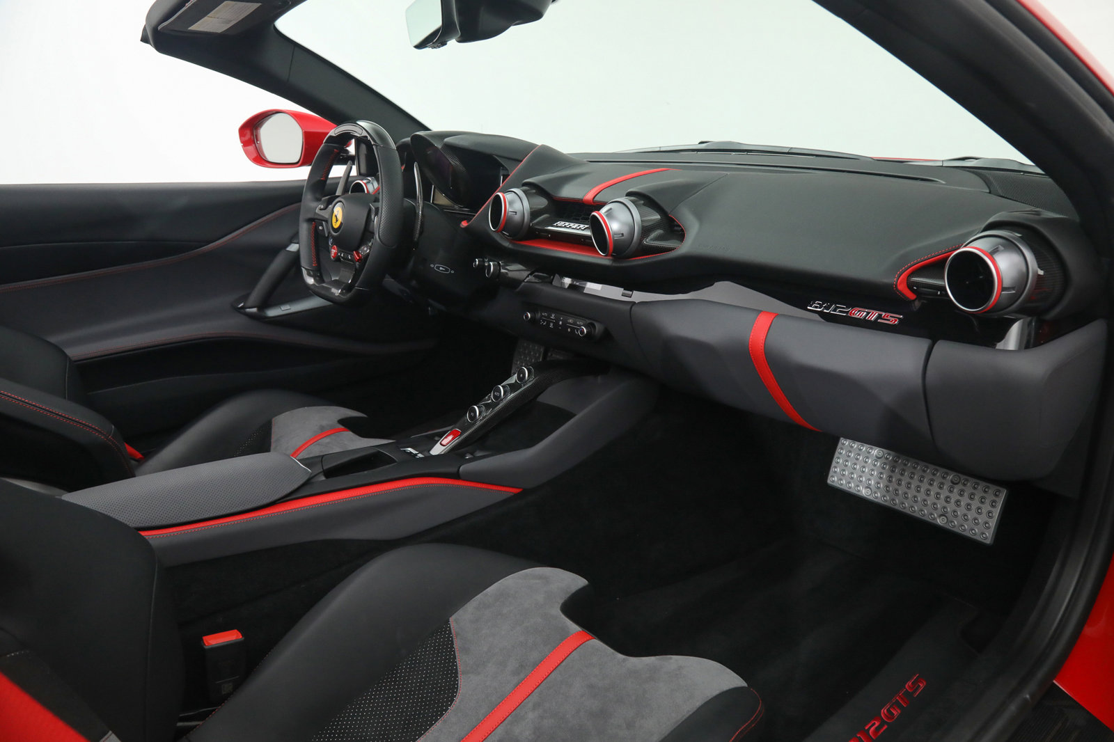 2022 Ferrari 812 GTS, 13/18