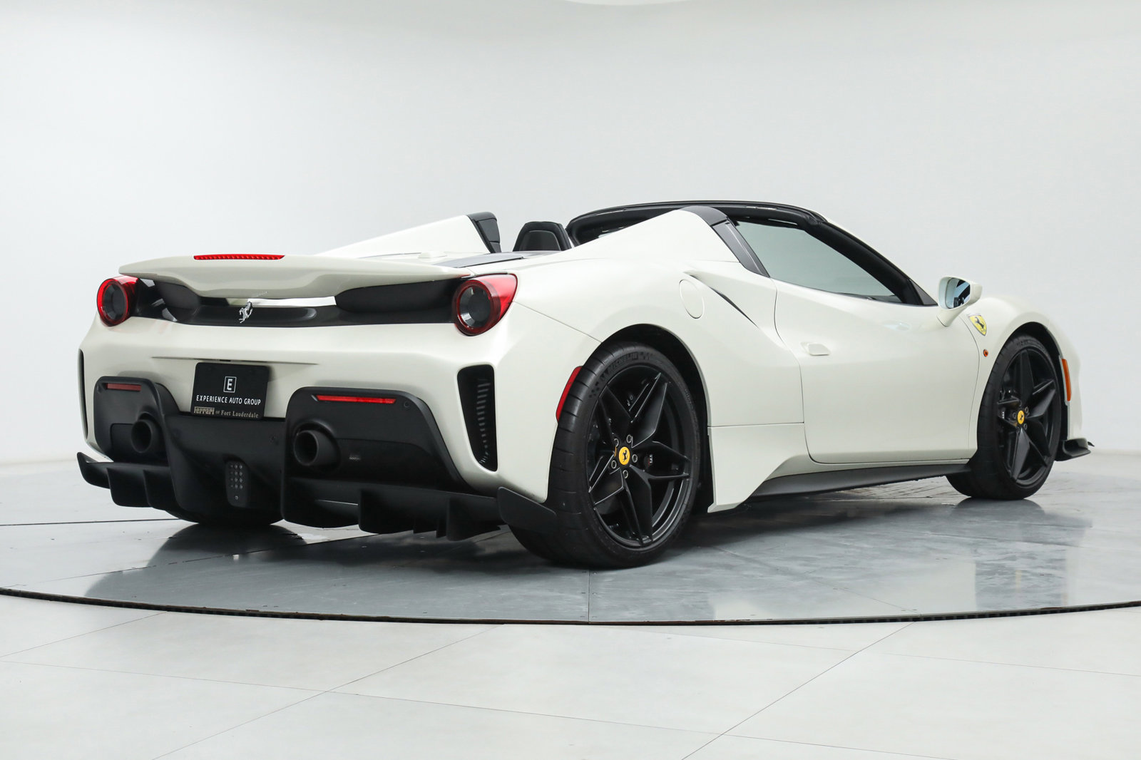 2020 Ferrari 488 Pista Spider, 2/10