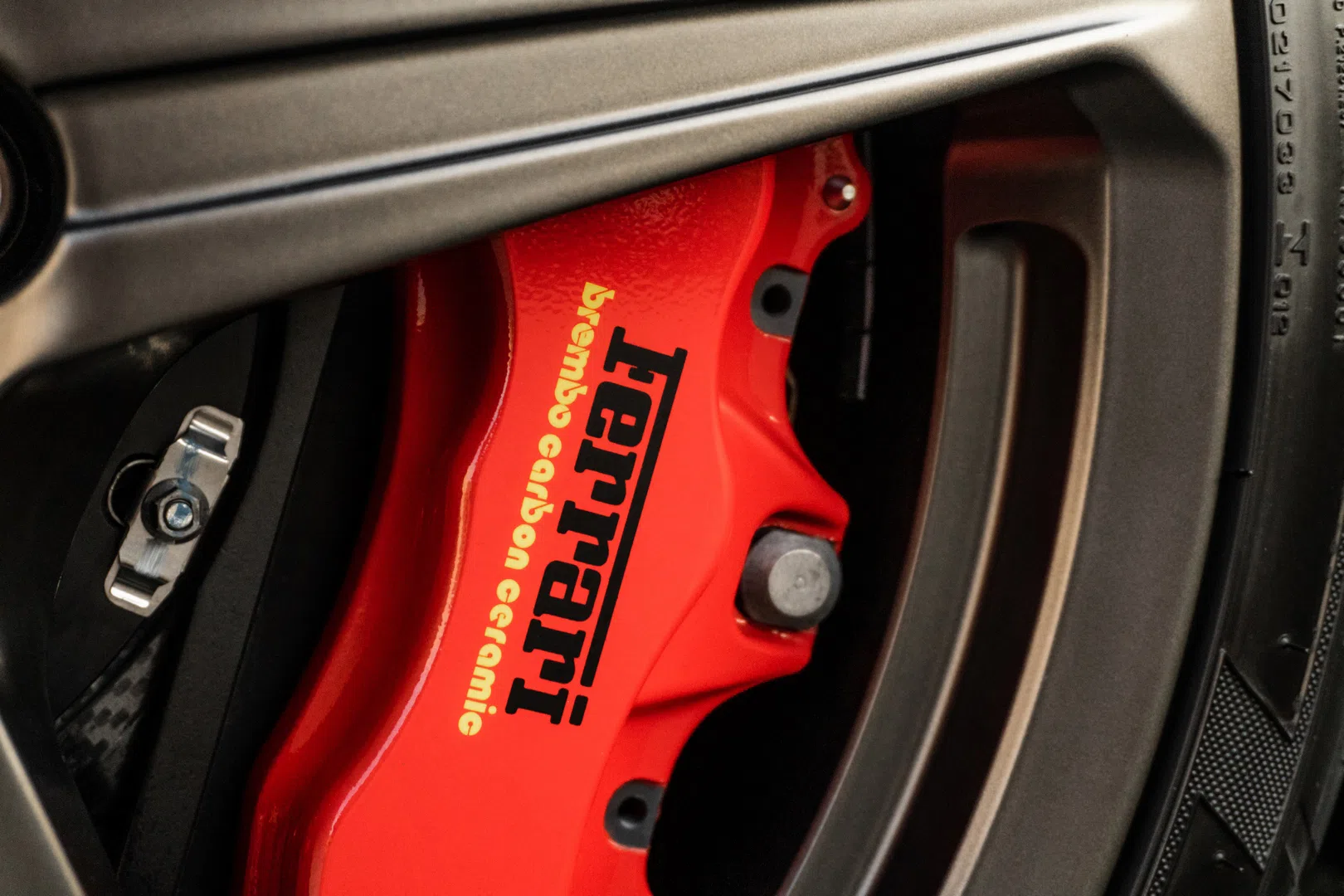 2010 Ferrari 430 Scuderia 16M wheel