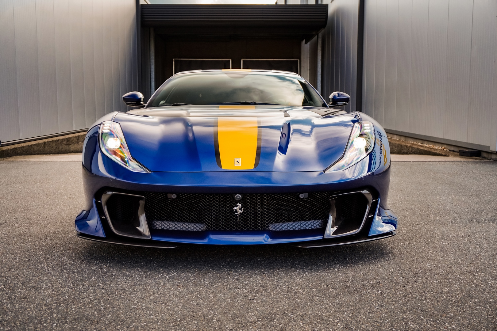 2023 Ferrari 812 Competizione, 4/17