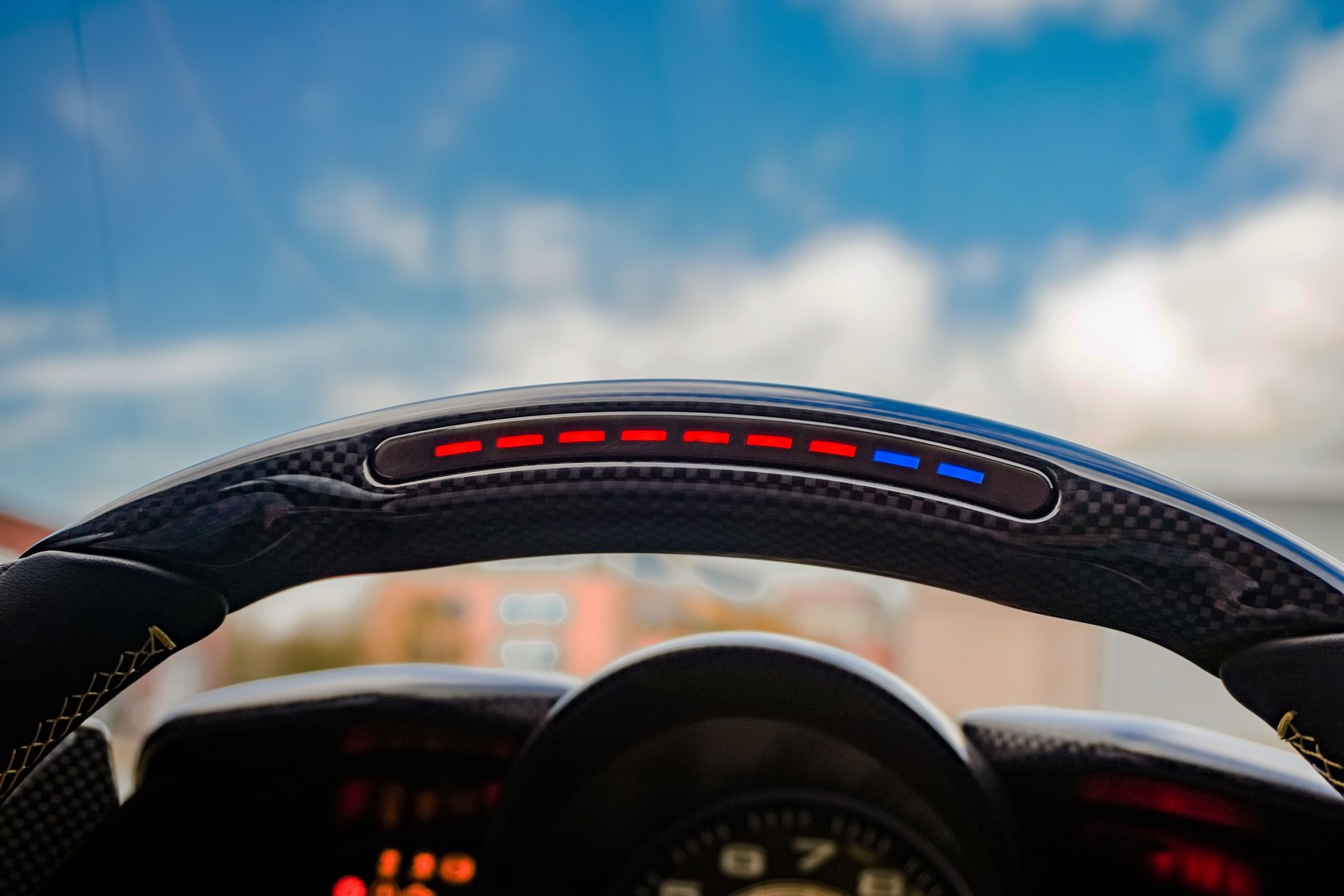 2023 Ferrari 812 Competizione, 13/17