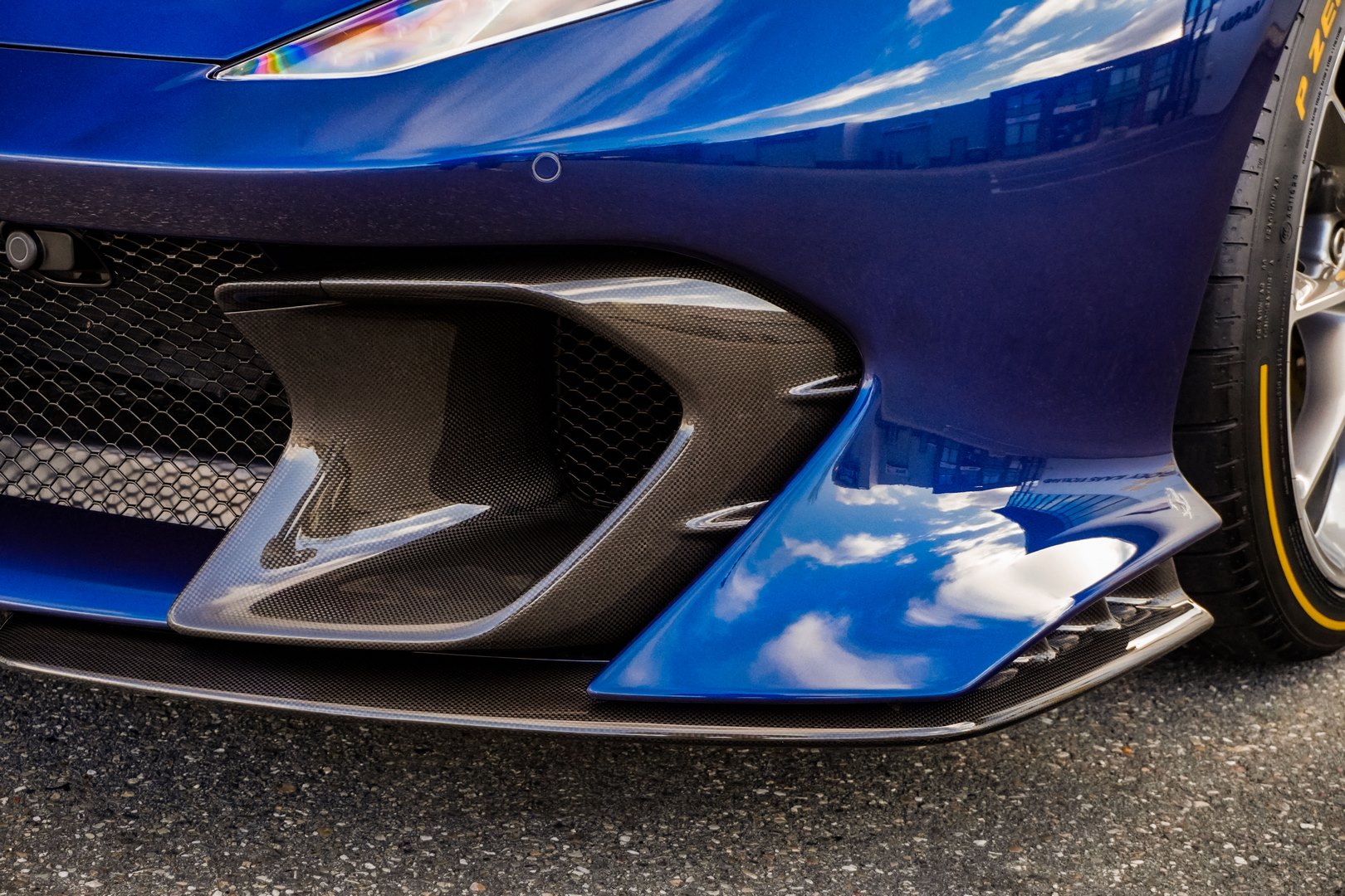 2023 Ferrari 812 Competizione, 14/17