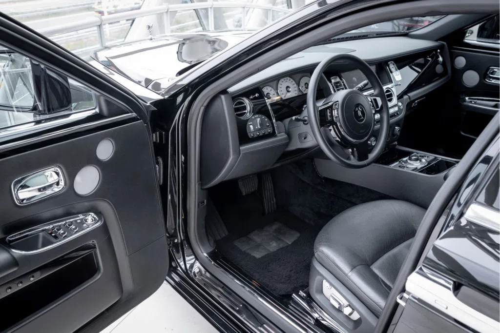 2010 Rolls-Royce Ghost interior, dashboard, Black