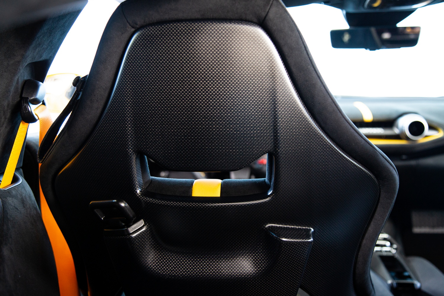 2023 Ferrari 812 Competizione, 15/20