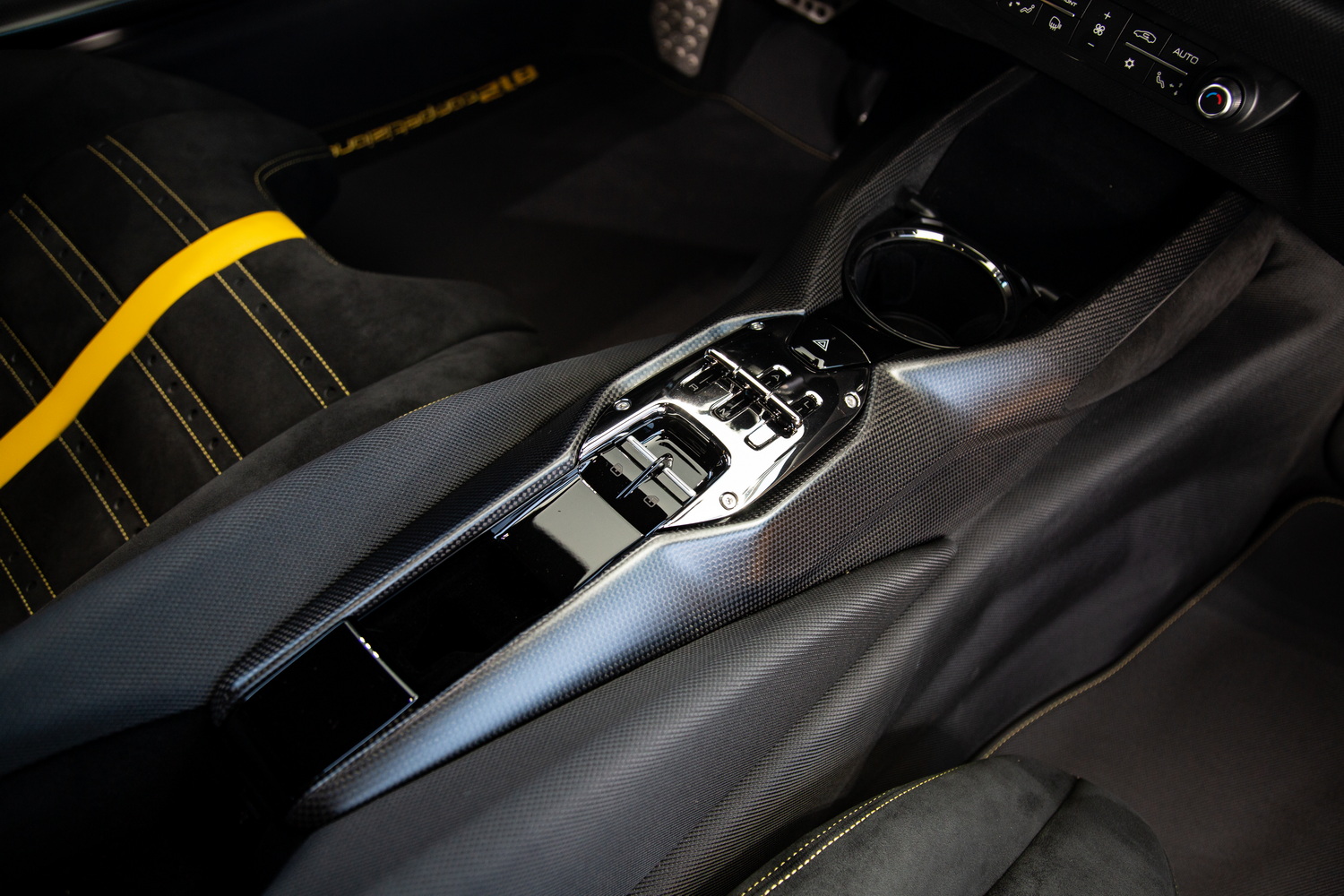 2023 Ferrari 812 Competizione, 19/20