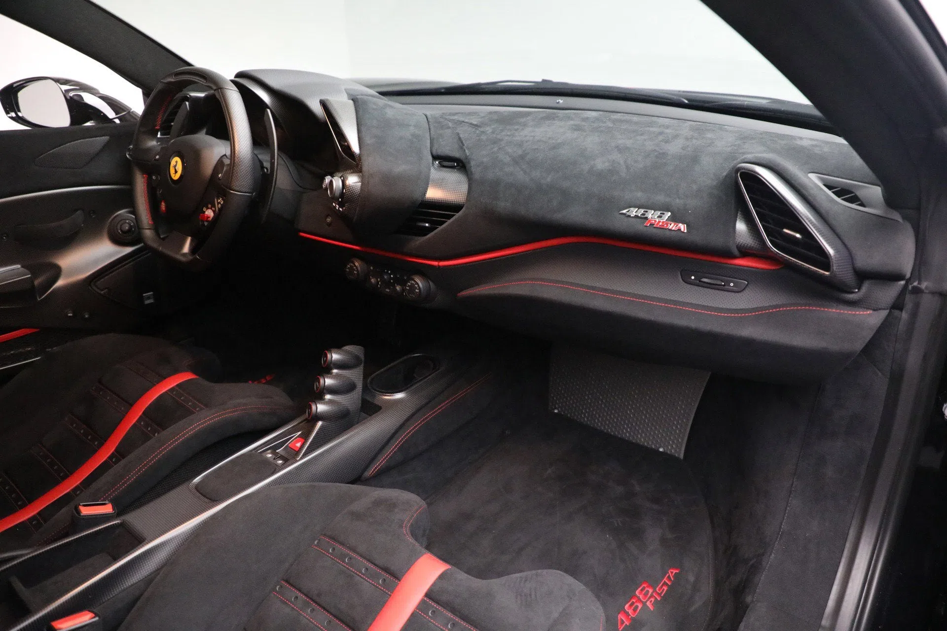 2019 Ferrari 488 Pista interior