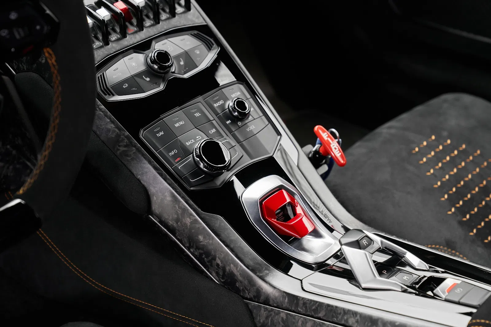2018 Lamborghini Huracán Performante interior, center console