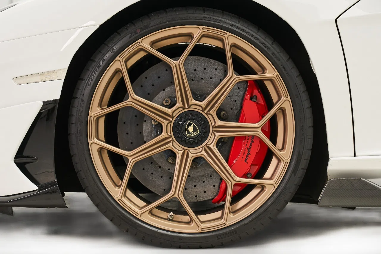 2019 Lamborghini Aventador SVJ wheel