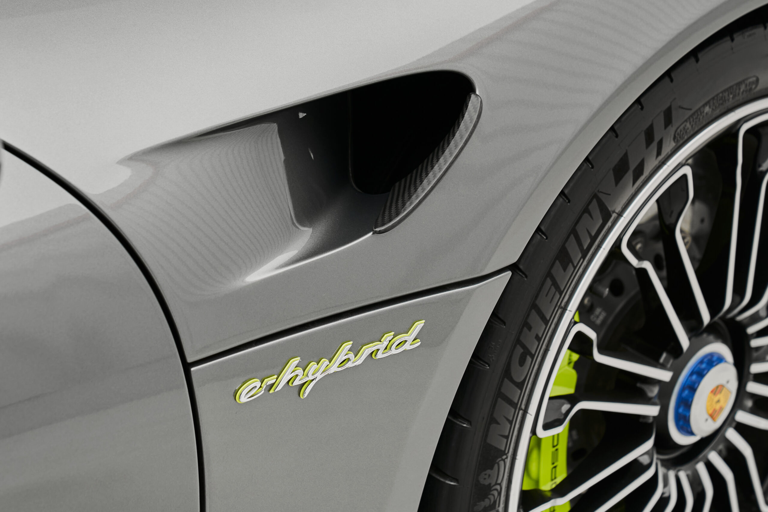2015 Porsche 918 Spyder Weissach Package, 11/16