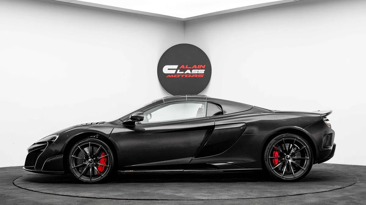 2017 McLaren 675LT Spider, side profile, Exposed Carbon Fiber