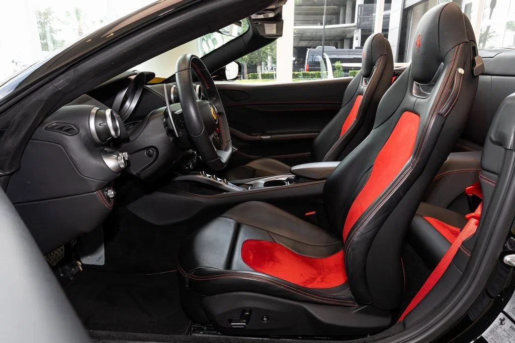 2019 Ferrari Portofino interior, seats, Nero