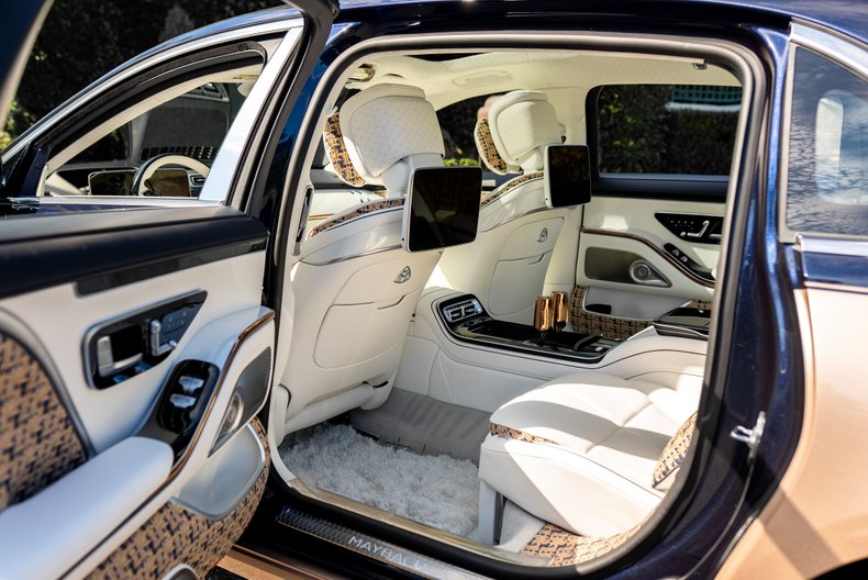 2023 Mercedes-Maybach S 680 Haute Voiture Edition, 18/20