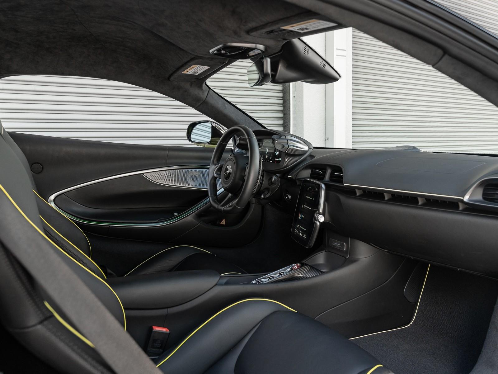 2023 McLaren Artura, 20/20