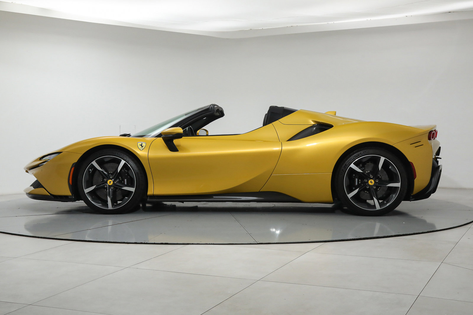 2022 Ferrari SF90 Spider, 3/20