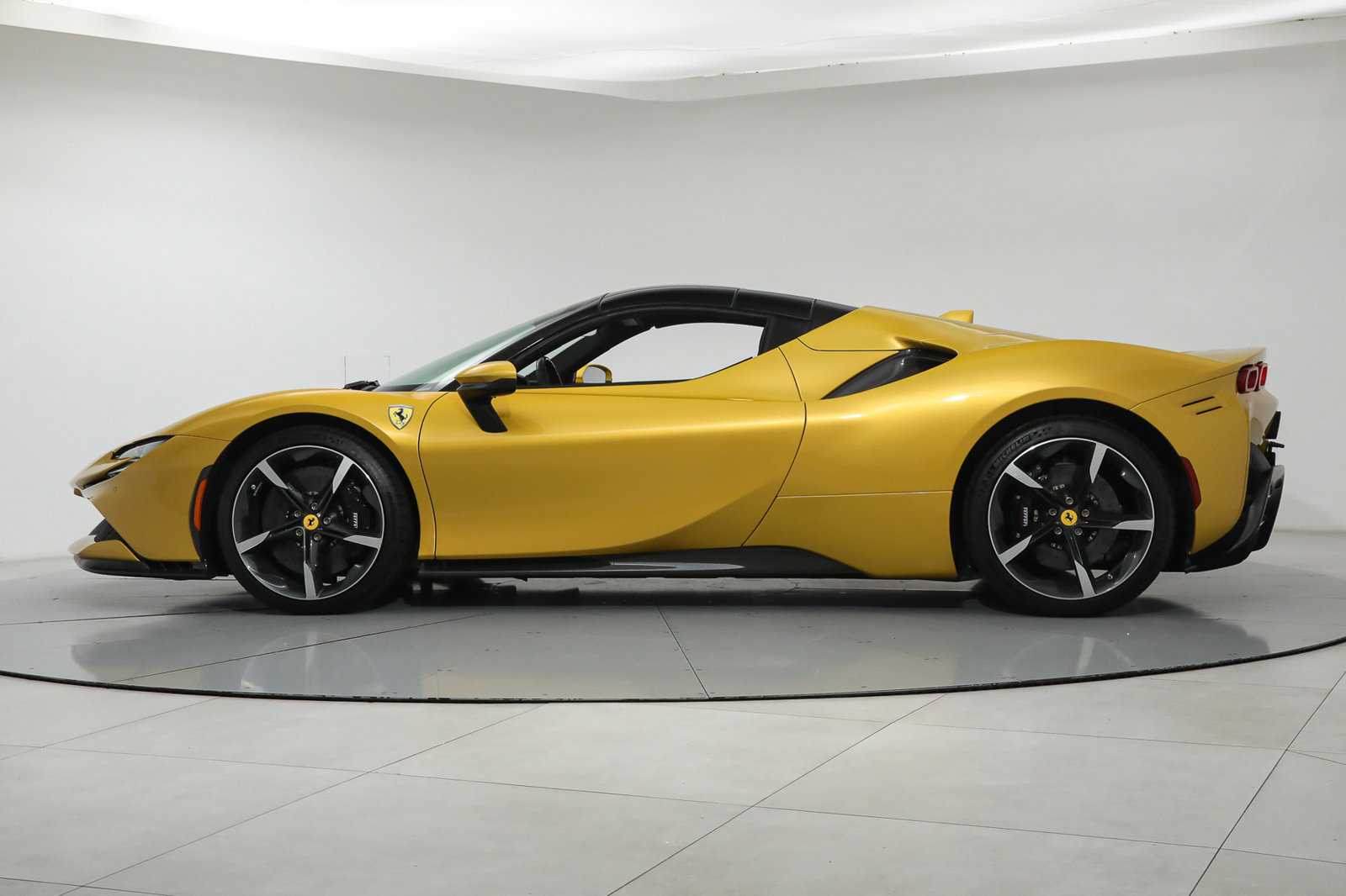 2022 Ferrari SF90 Spider, 8/20