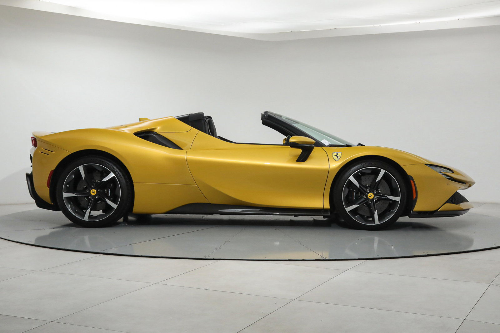 2022 Ferrari SF90 Spider, 11/20