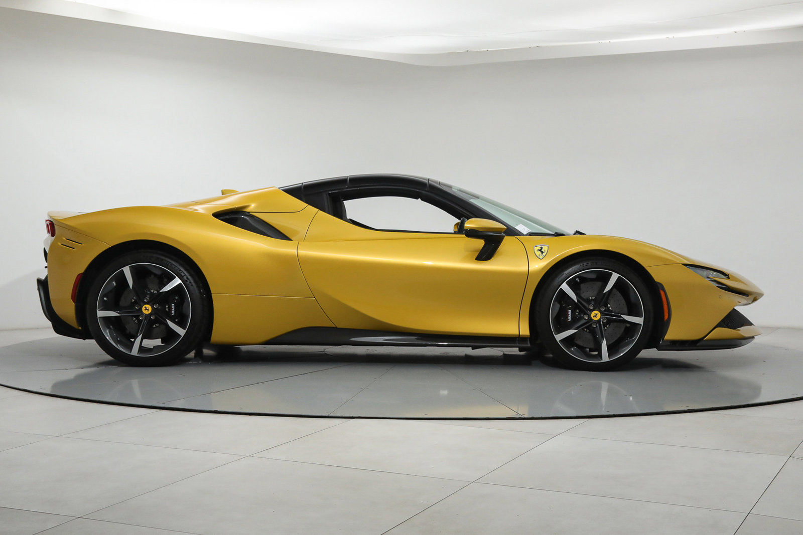 2022 Ferrari SF90 Spider, 12/20